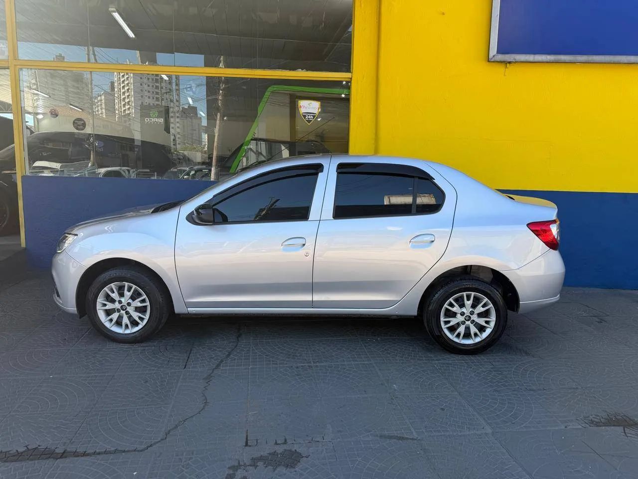 Renault Logan Zen Flex 1.0 12V 4P Mec. 2023 - Foto 5