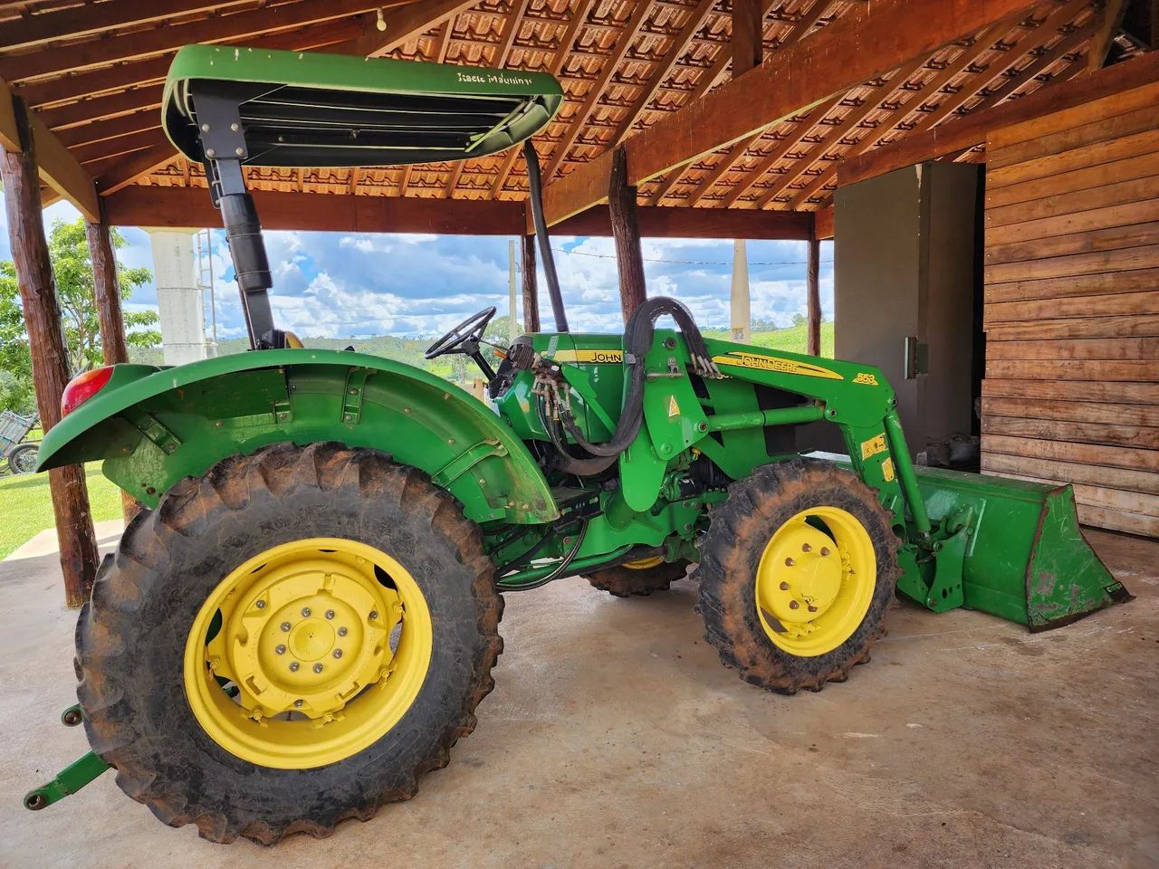 Trator John Deere TR5070E 1.700 horas somente - Foto 3