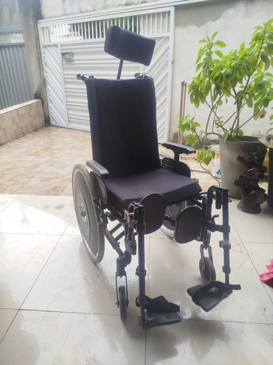 Cadeira de rodas completa - apoio para cabeça e pés. - Foto 2