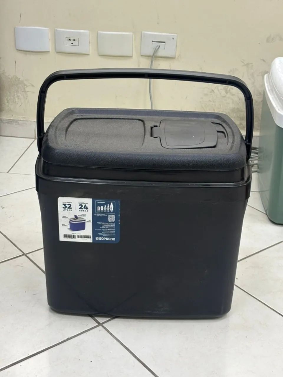 Caixa Térmica Soprano Plástico Preto 32 Litros