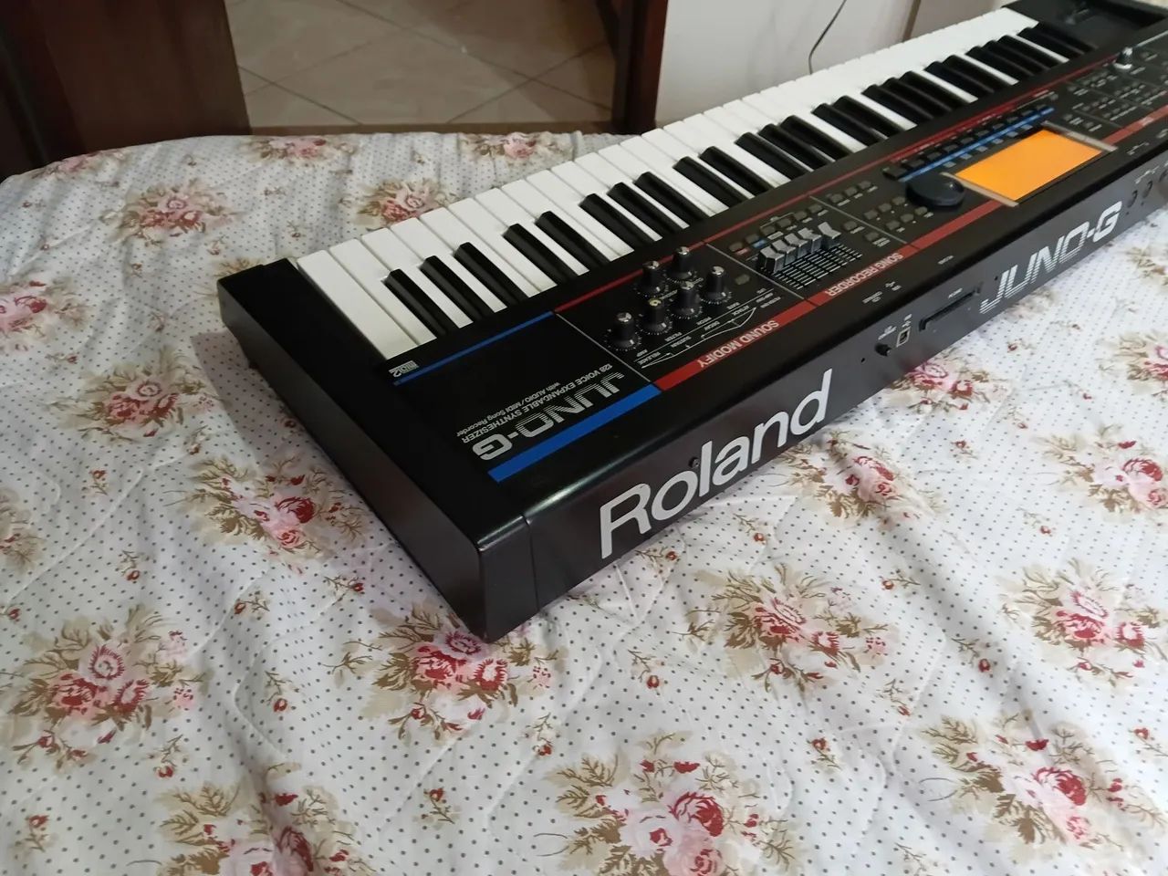 Teclado Roland Juno G defeito  - Foto 5
