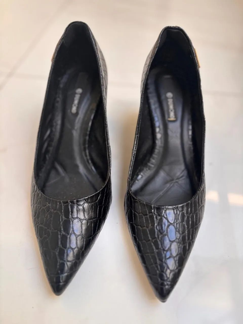 Scarpin em couro Dumond.