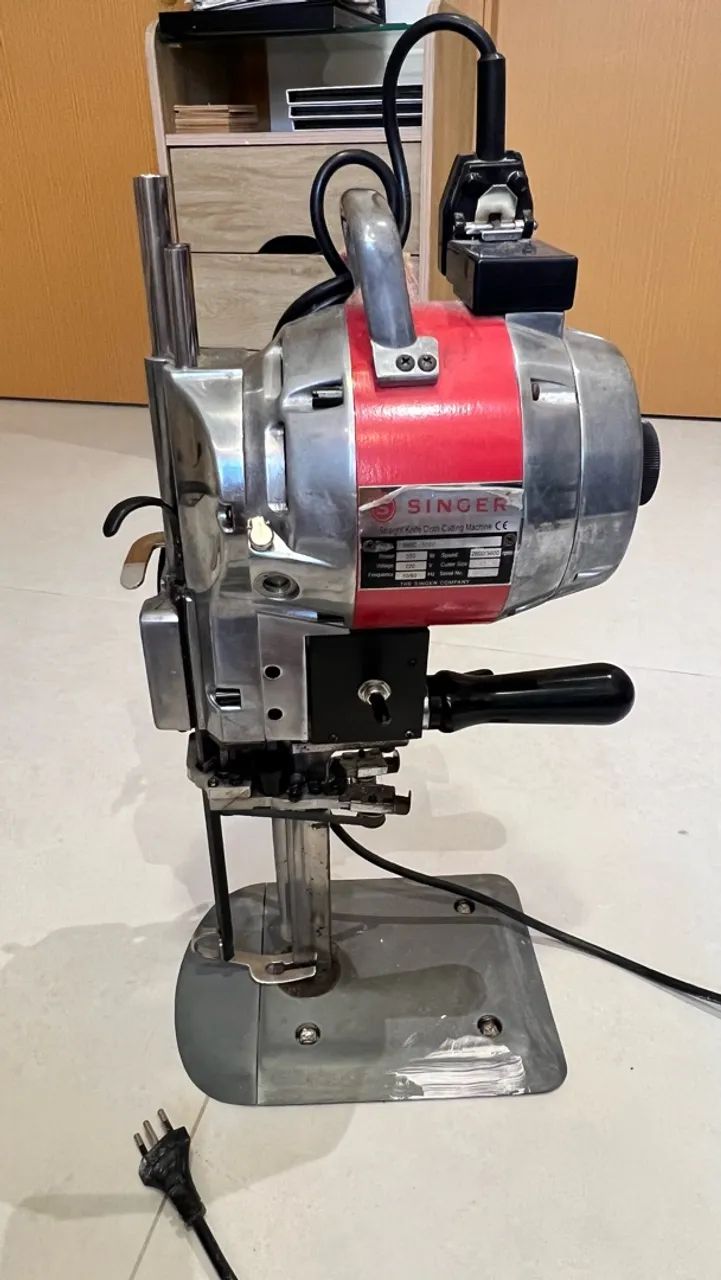 Máquina de corte reto de tecido Singer 960C - Foto 2