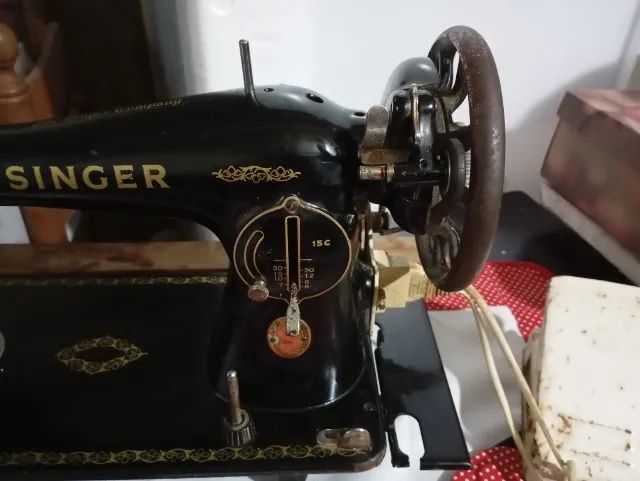 maquina costura antiga singer c-27 - Foto 2