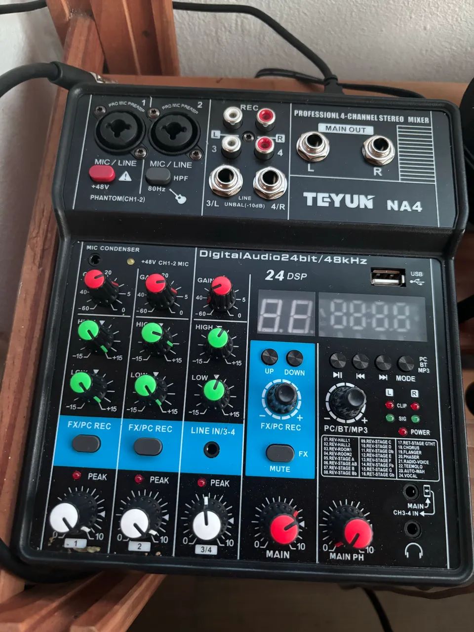 Mesa de Som e Interface de Audio 4 Canais 1