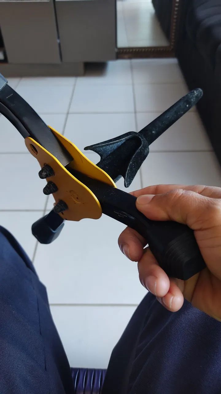 SUPORTE PARA CLARINETA HÉRCULES 