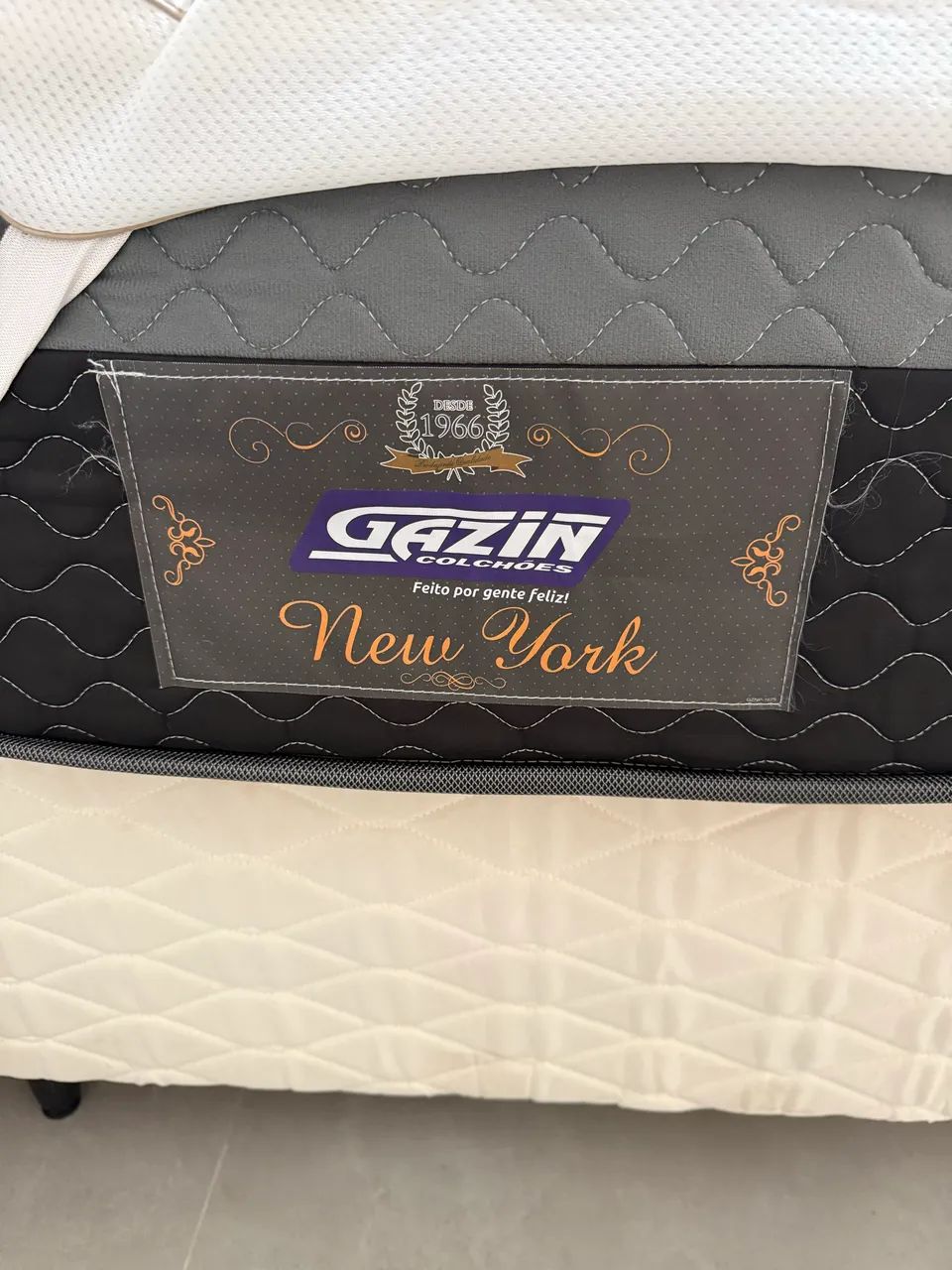 Vendo cama de solteiro com pilow top e lençol  - Foto 3
