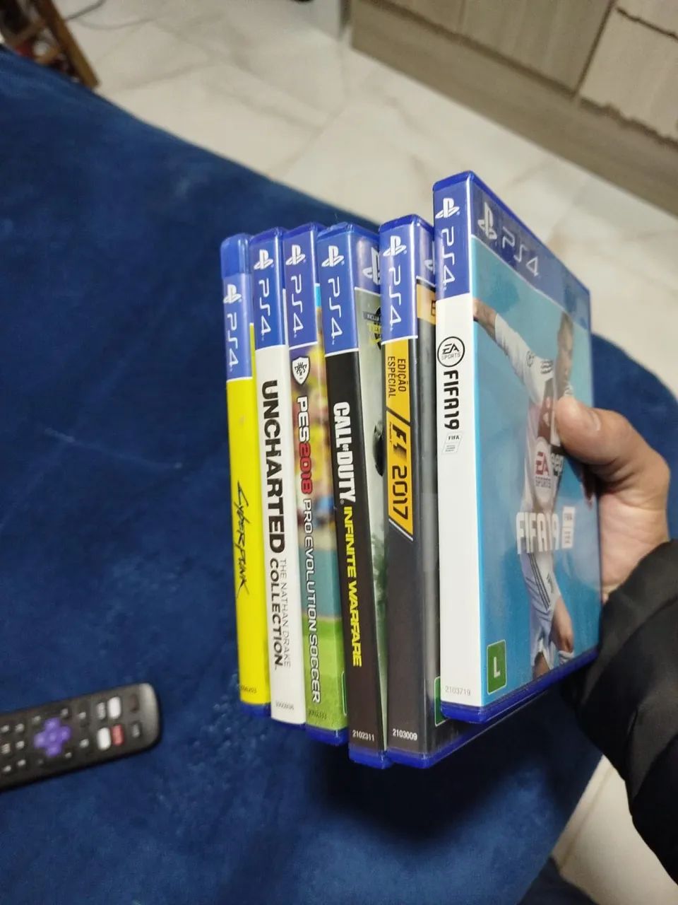 PS4 com 1 controle original e 5 jogos - Foto 2
