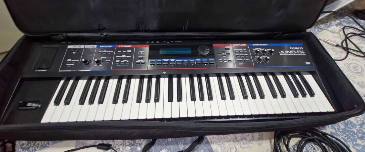 Teclado sintetizador Juno di IMPECÁVEL
