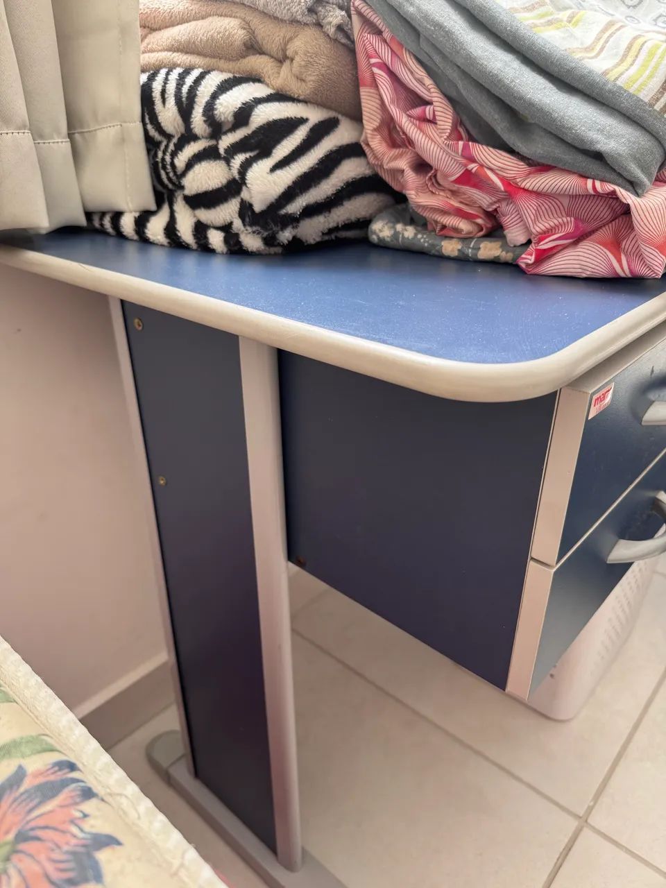 Mesa de escritório azul - Foto 2