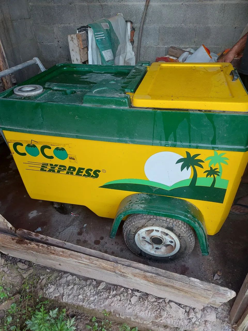 Carrinho de coco usado