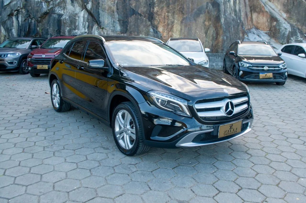 Mercedes-Benz GLA 200 Adv. 1.6/1.6 TB 16V Flex Aut. 2017