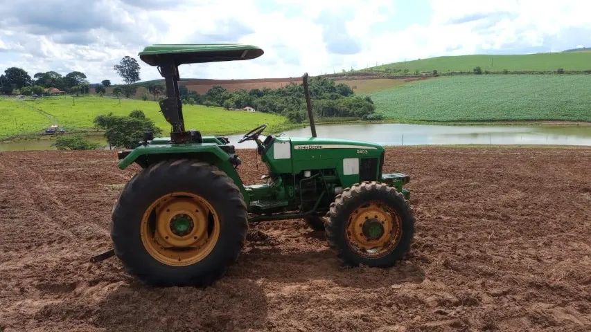 TRATOR JOHN DEERE 5403 - Foto 2