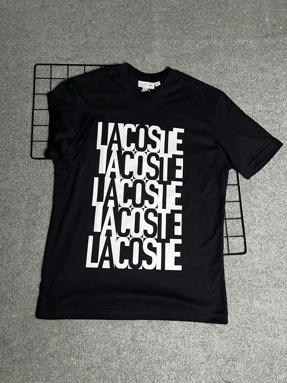 Camiseta Lacoste com estampa Preta