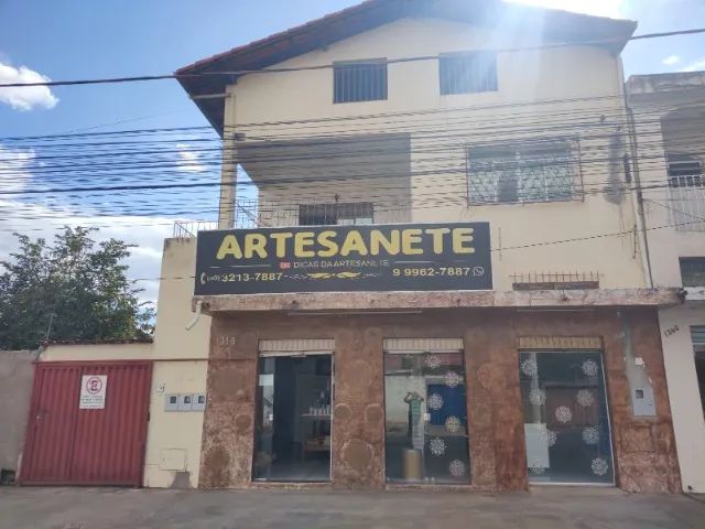 Casa  com 3 qurtos, quintal e com ponto Comercial