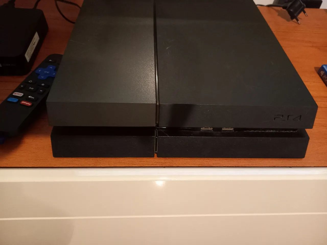 PS4 com 1 controle e 4 jogos - Foto 2