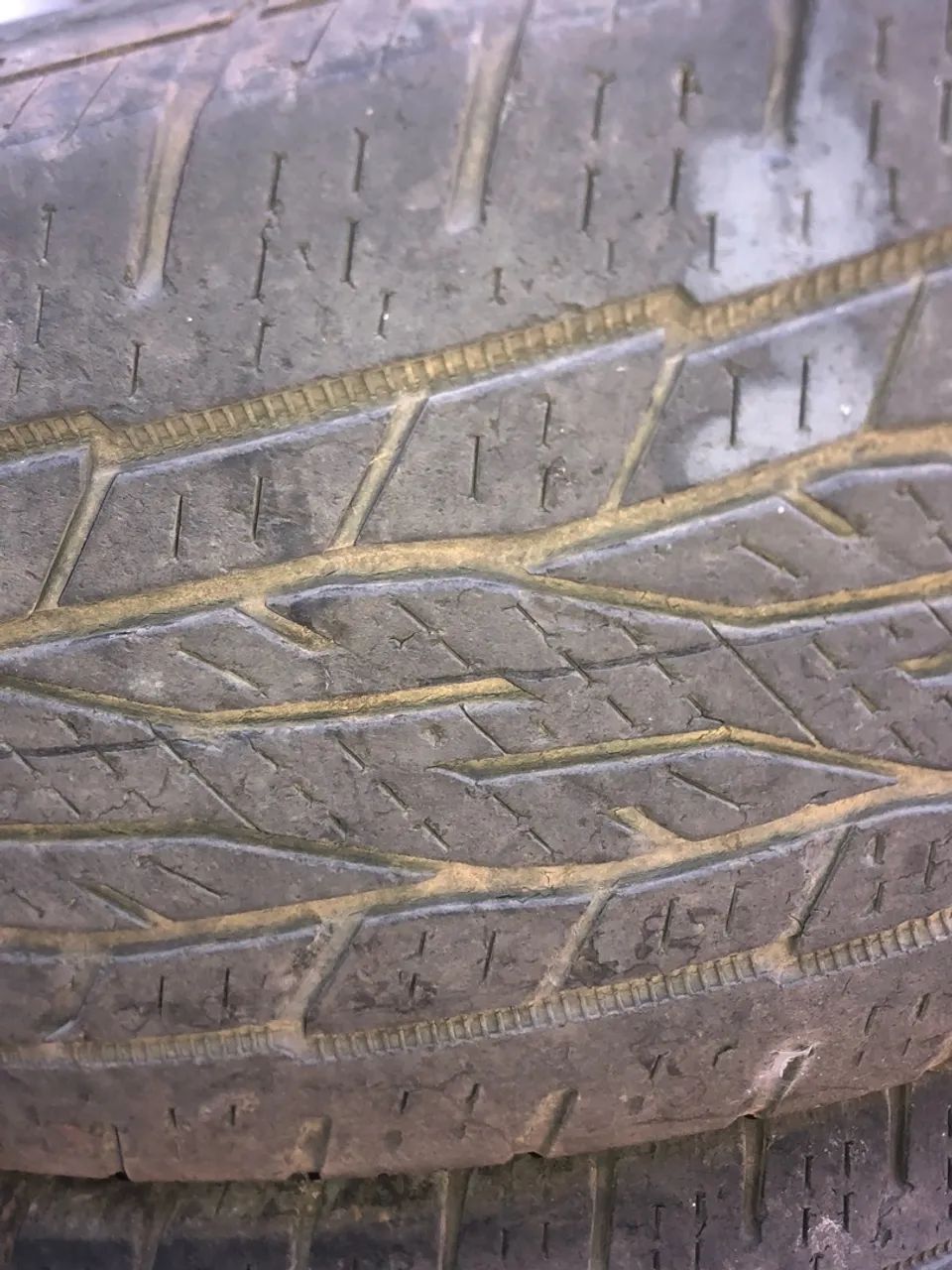 Vende-se pneus de camionete - Foto 5
