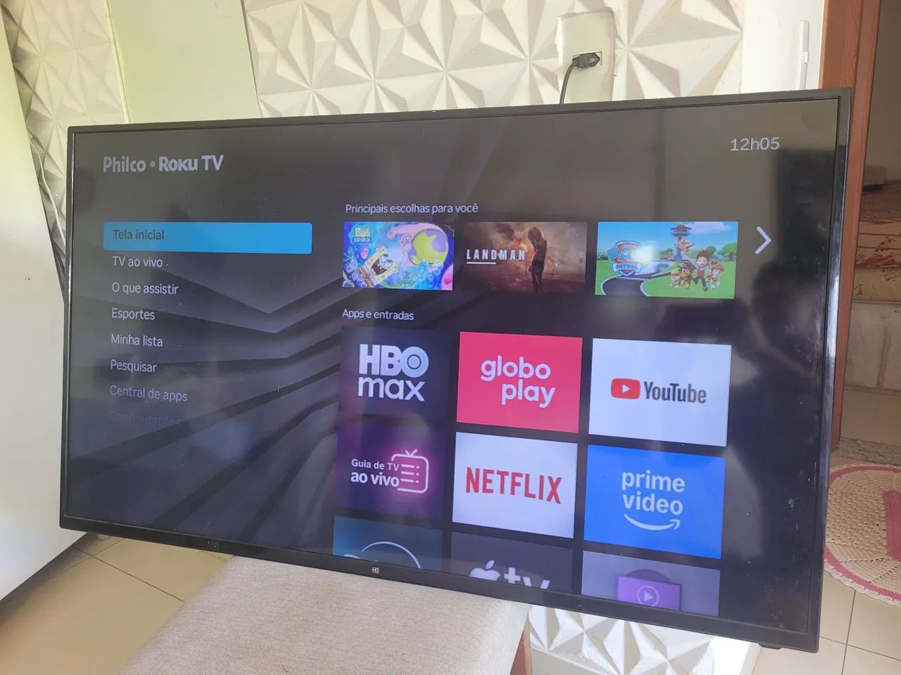 Vendo tv smart 50 polegadas modelo roku - Foto 2