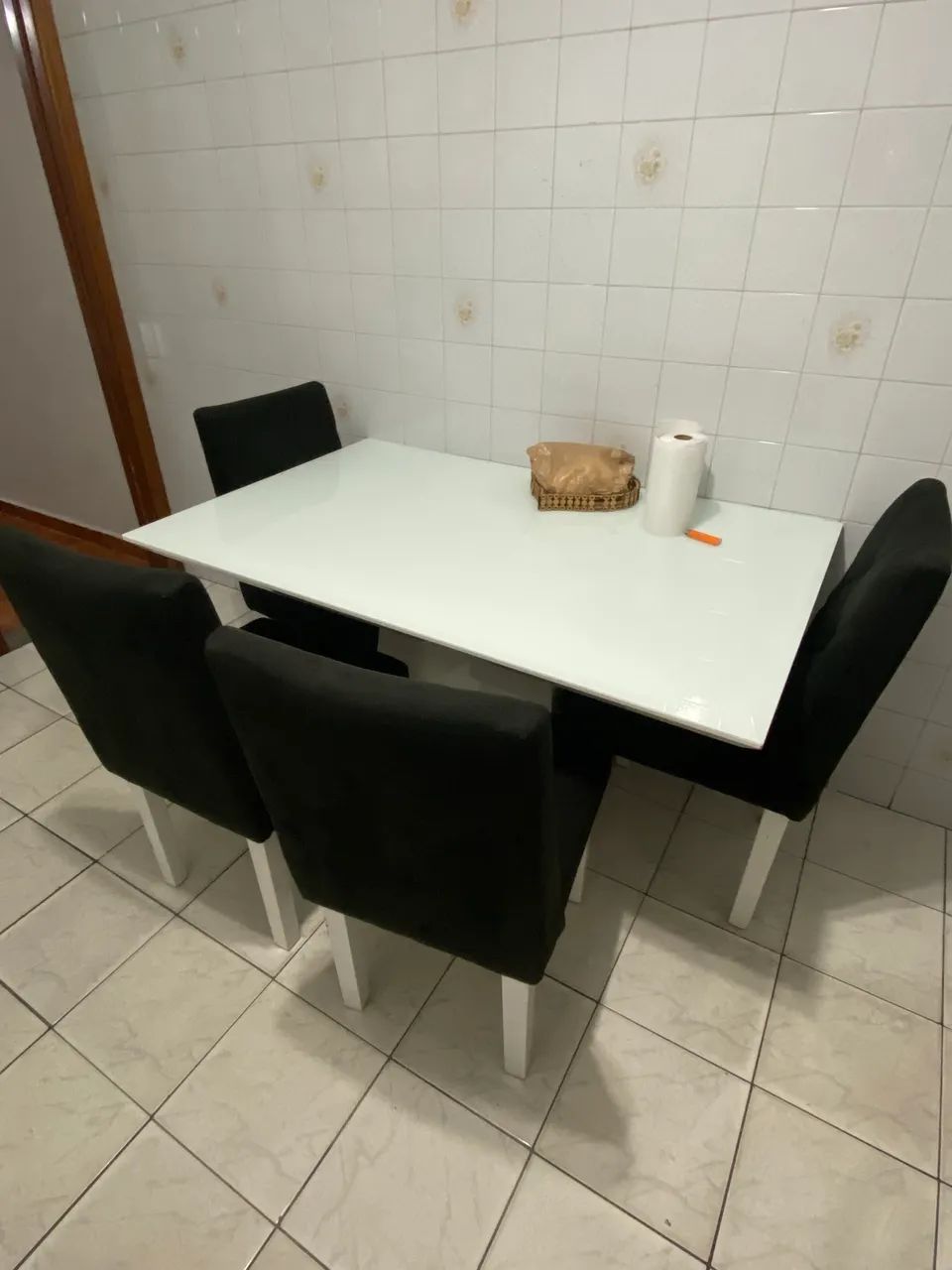 Mesa de jantar com 4 cadeiras 