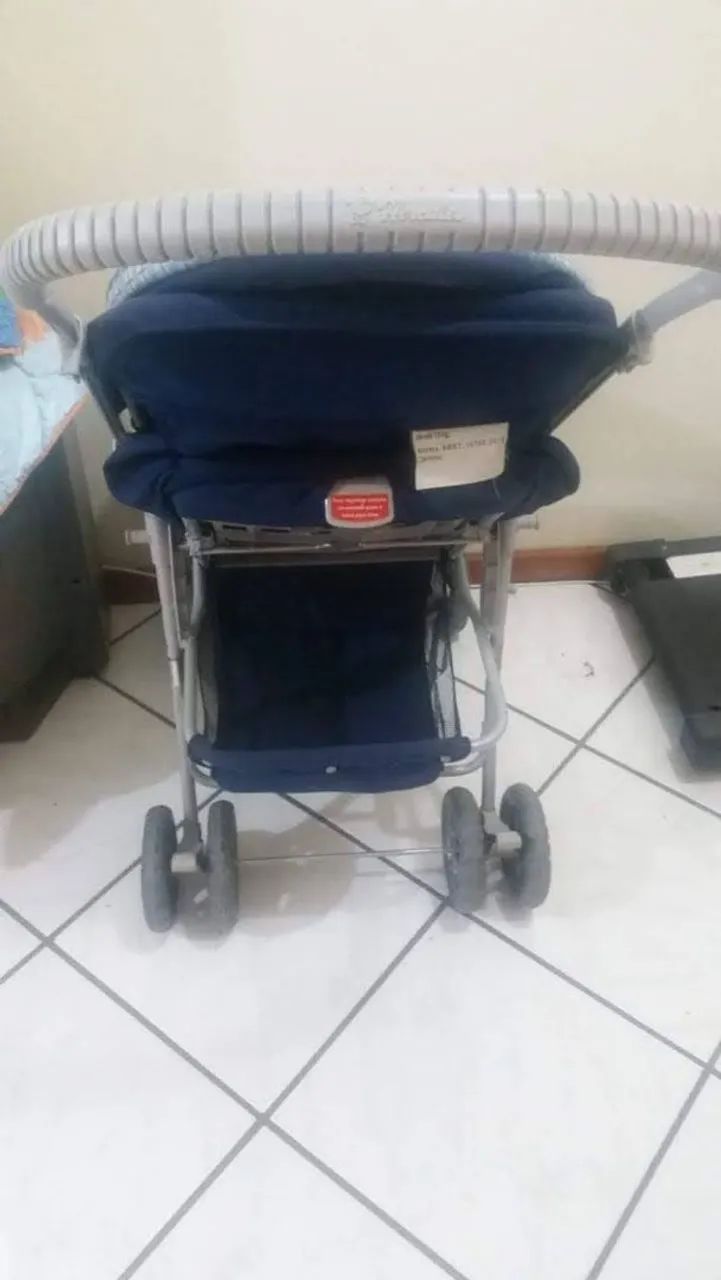 Carrinho de bebê azul - Foto 2