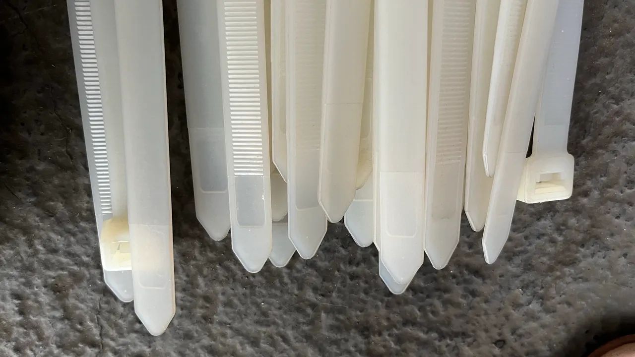 Kit 44 braçadeiras de nylon 58 cm - Foto 3