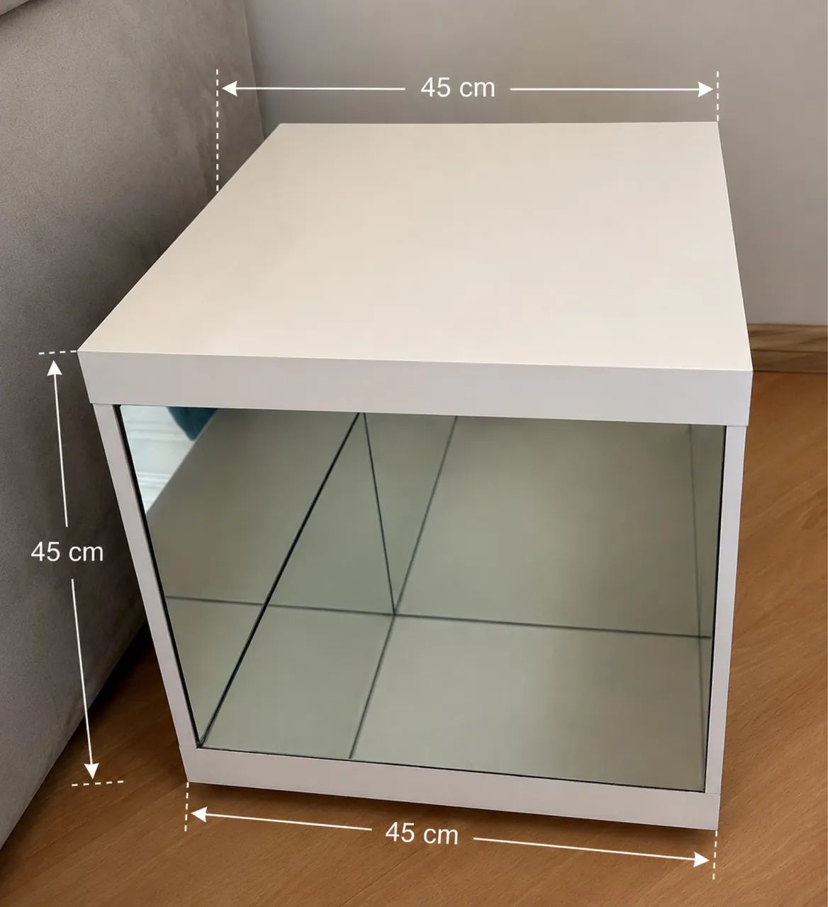 Mesa lateral Tok&Stok espelhada