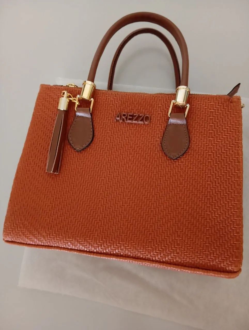 Vende se bolsa de mão nova sem uso 
