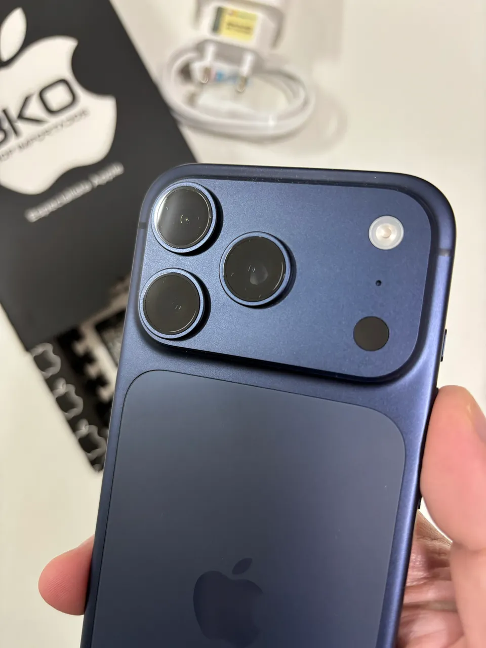 iPhone 15 Pro Max 256GB Azul Titanium - Celulares e Smartphones