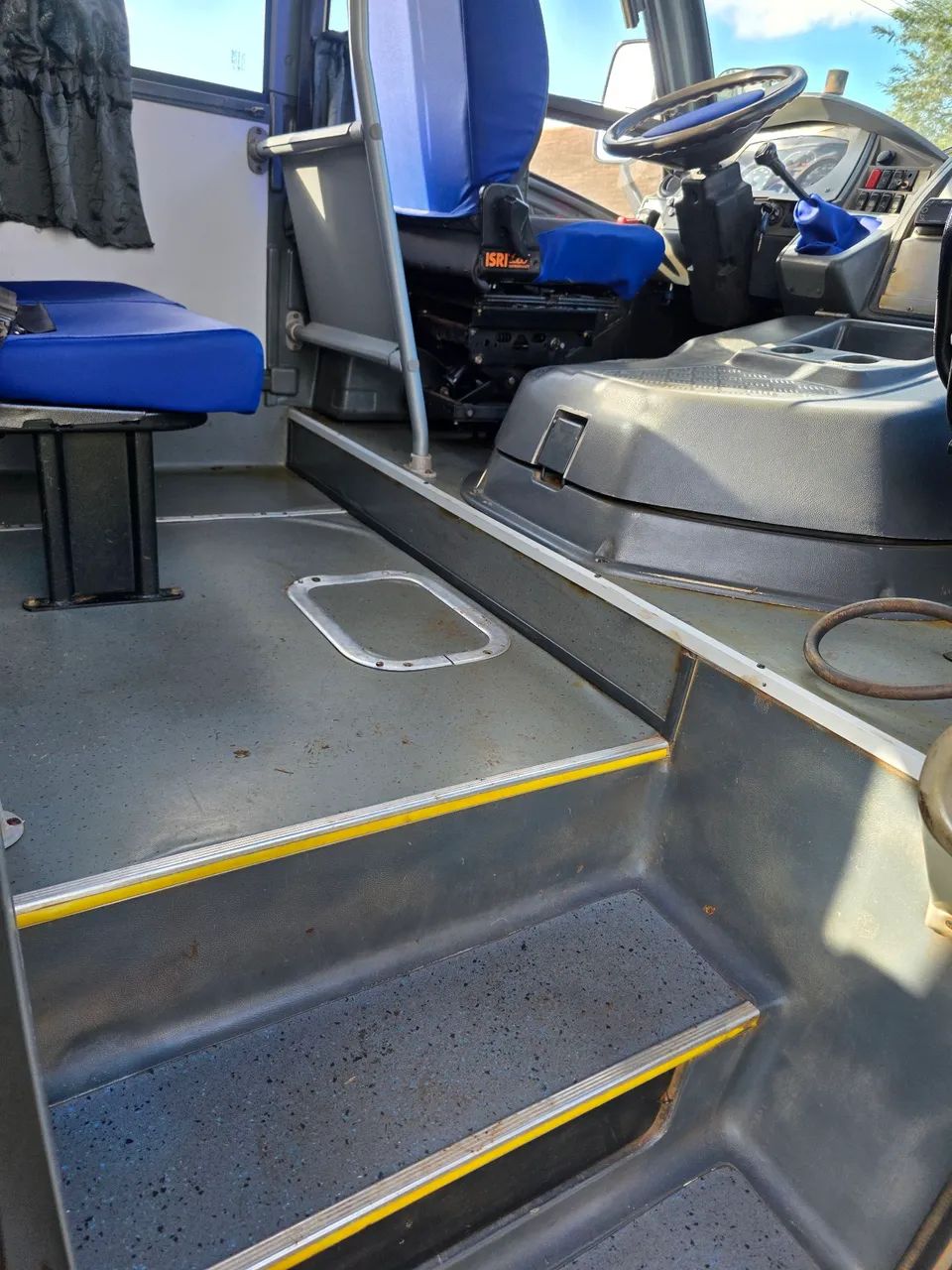 MICROÔNIBUS ESCOLAR VOLARE V8, 2010, 24Lug, MWM, FREIO A AR, EXCELENTE ESTADO. - Foto 4