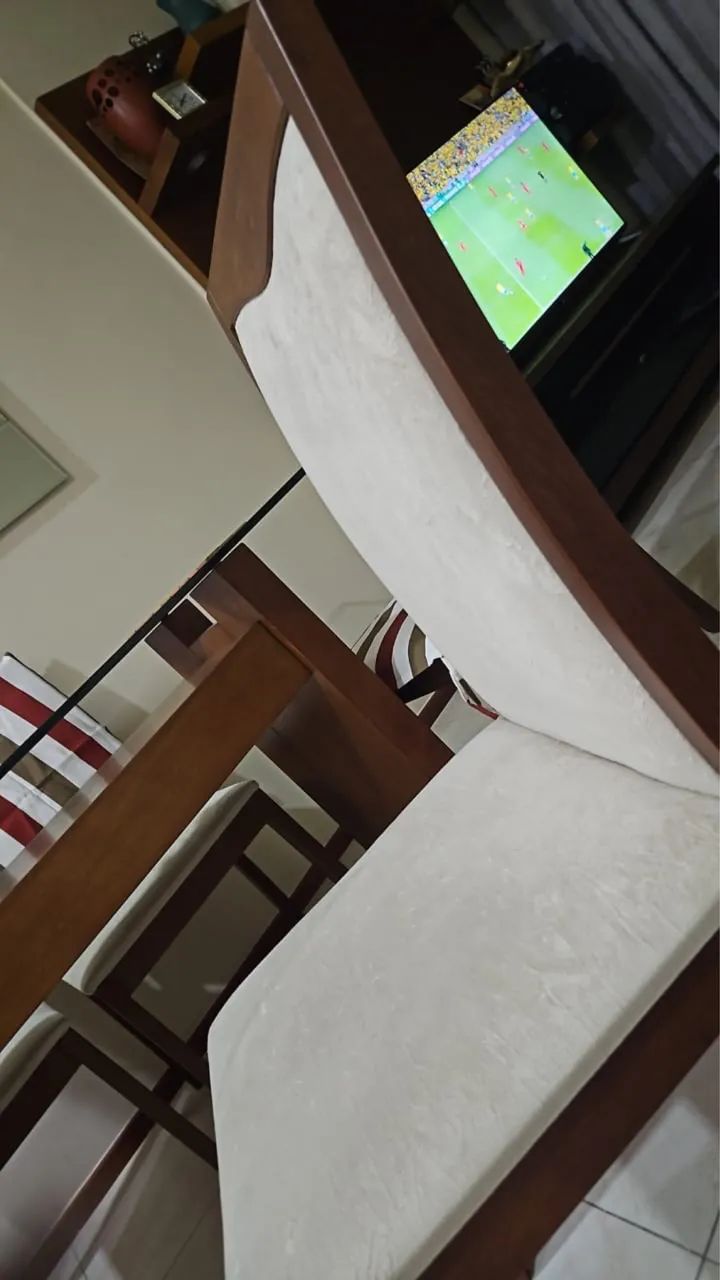 Vendo conjunto de mesa e seis cadeiras - Foto 3