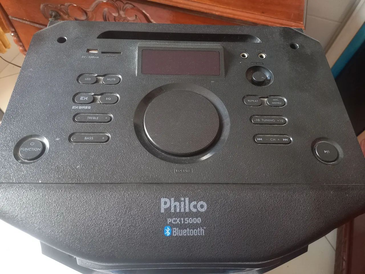 Vendo caixa de som com bluetooth,2 entradas para microfone, jogo de leds,fm,Eco e saidas - Foto 4