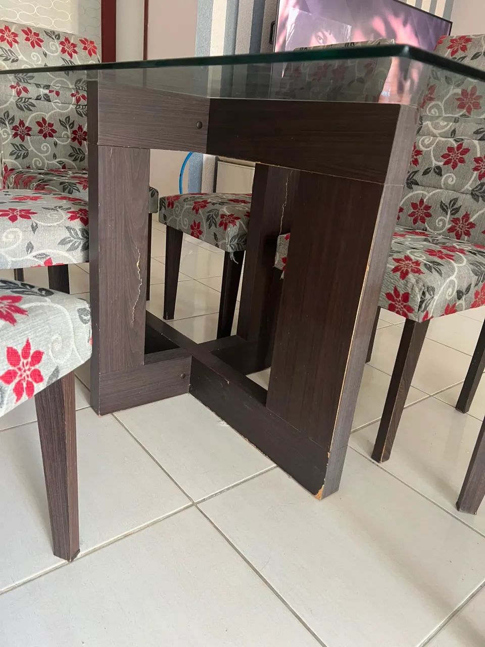 Mesa de Vidro com 6 cadeiras - Foto 4