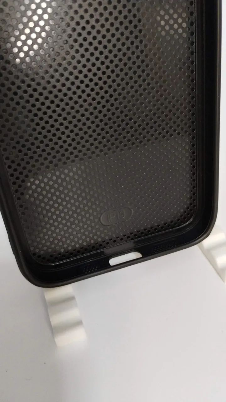 Capinha couro sintético para iPhone 13 - Foto 3