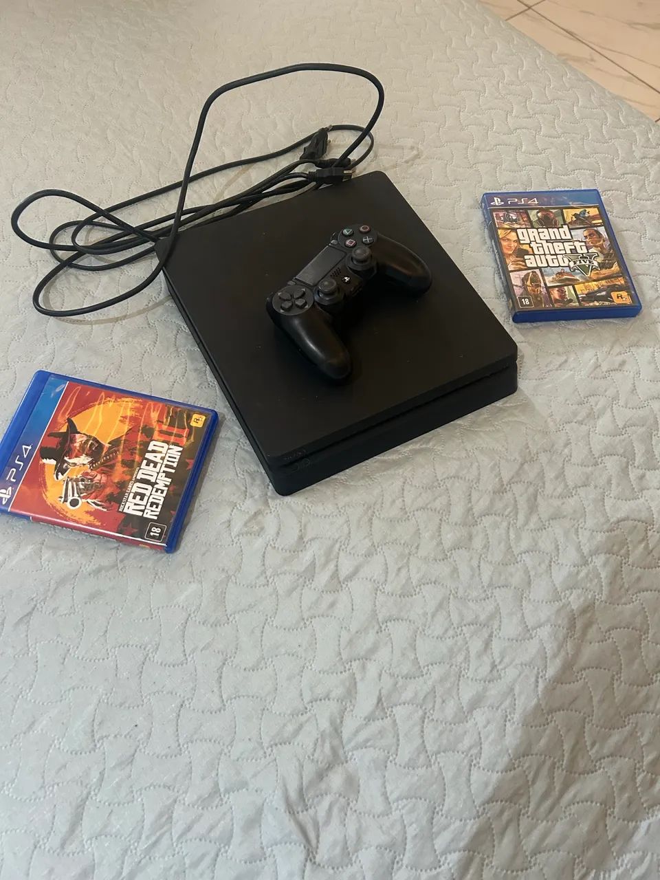 Vendo PS4 com dois jogos - Foto 3