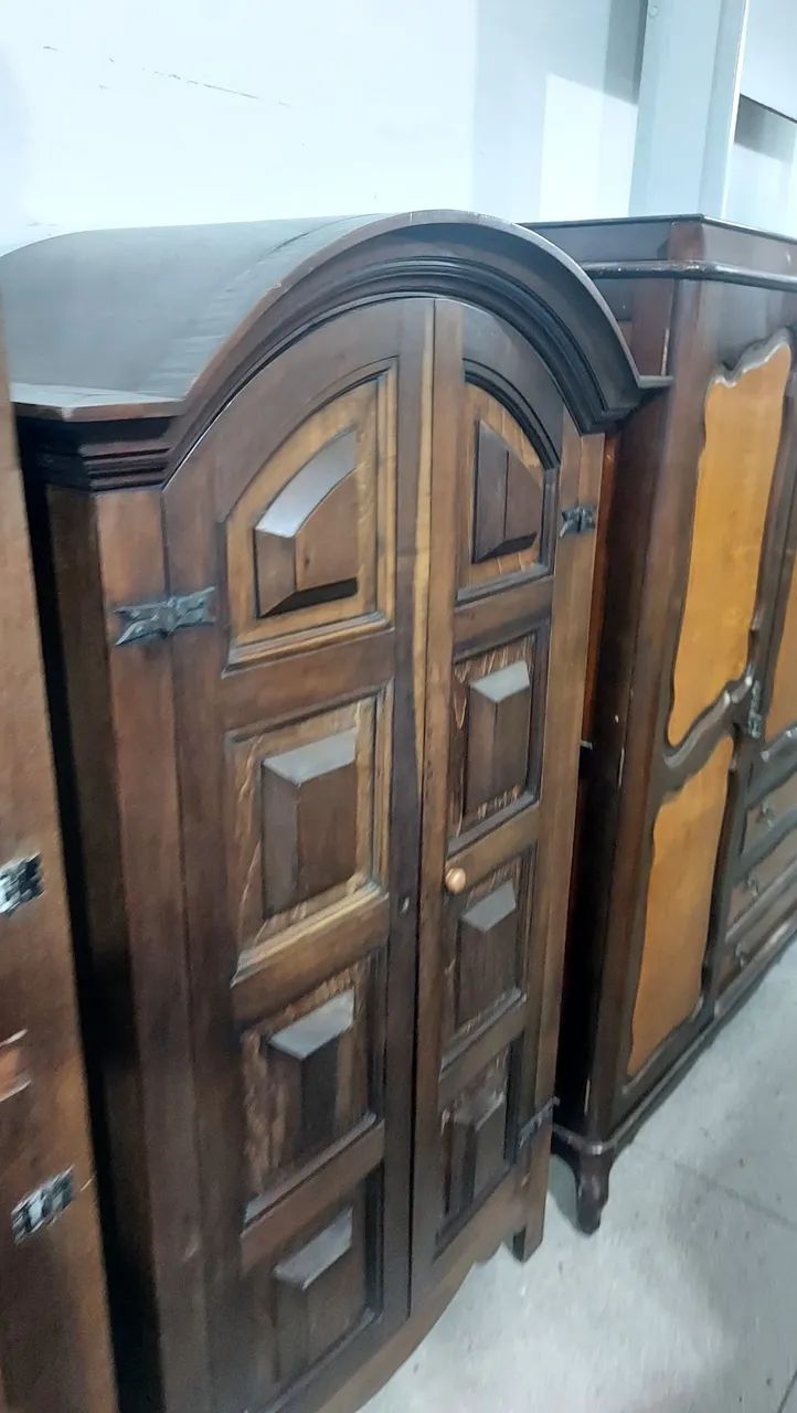 Armário duas portas madeira antigo 