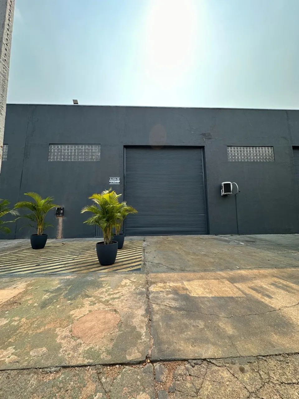 ALUGA-SE GALPÃO NO CENTRO (BAIRRO LIBERDADE)
