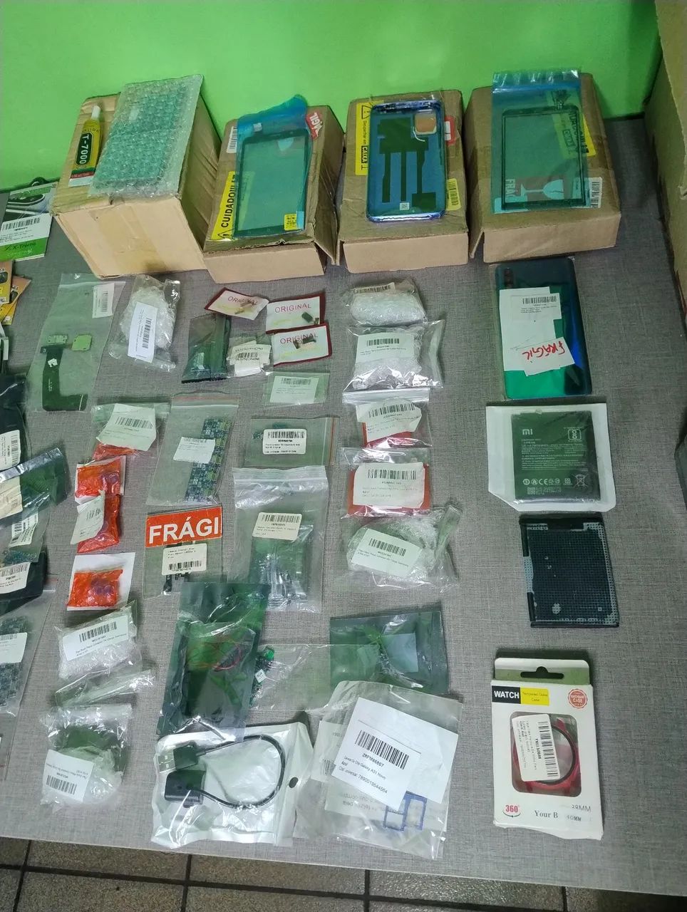 Lote com mais de 500 películas ,peças e acessórios para celular e relógio novos - Foto 3