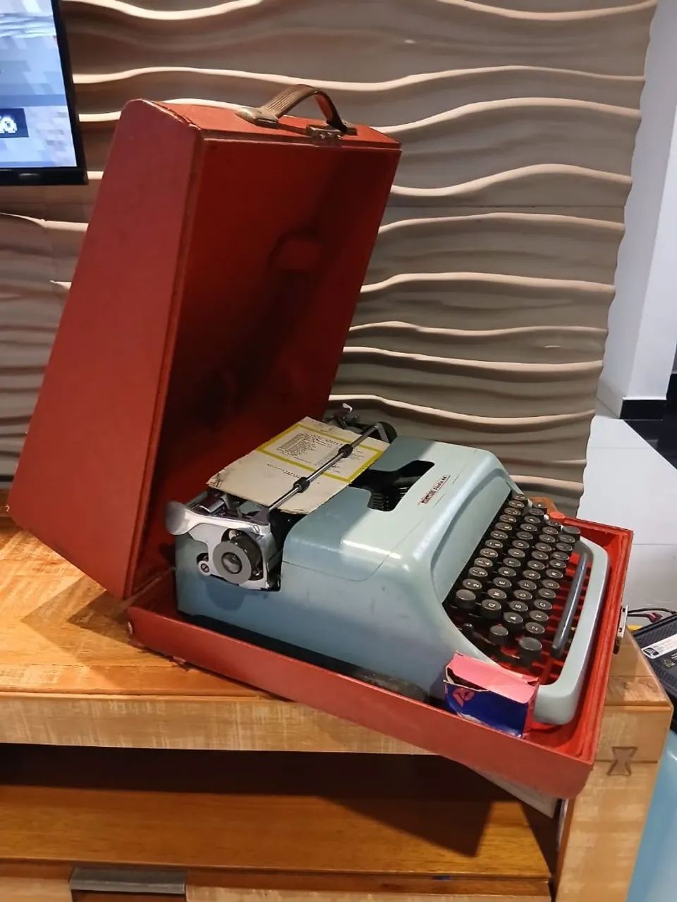 Máquina de escrever Olivetti Studio 44