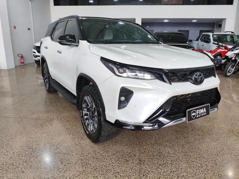 Toyota Hilux SW4 SRX Diamo. 4X4 2.8 TB DIE AUT 2022 - Foto 3