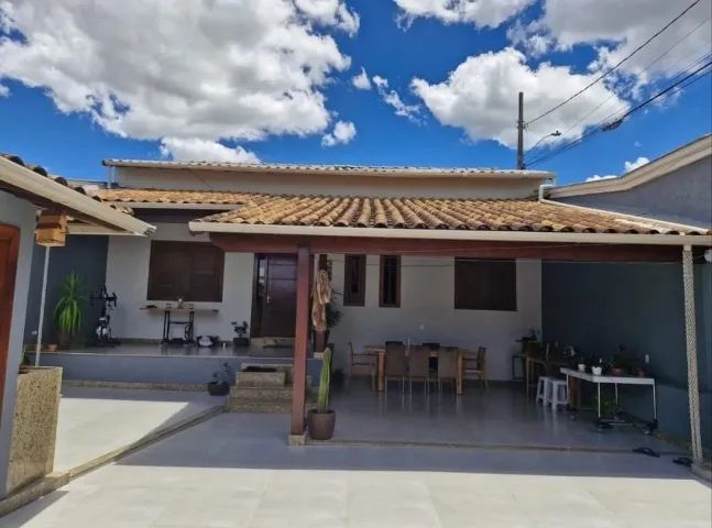Casa com acabamento impecável 3 quartos sendo um suíte 