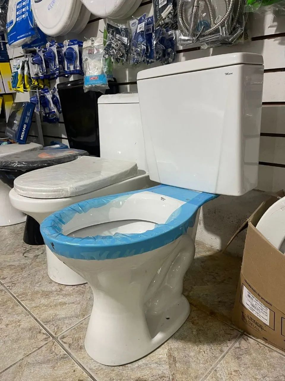 Sanitário acoplado Mari louças 