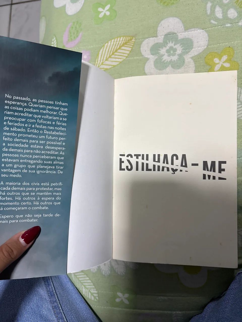 Livro Estilhaça-me  - Foto 2