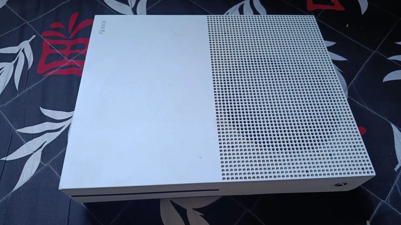 Xbox One S em perfeito estado.