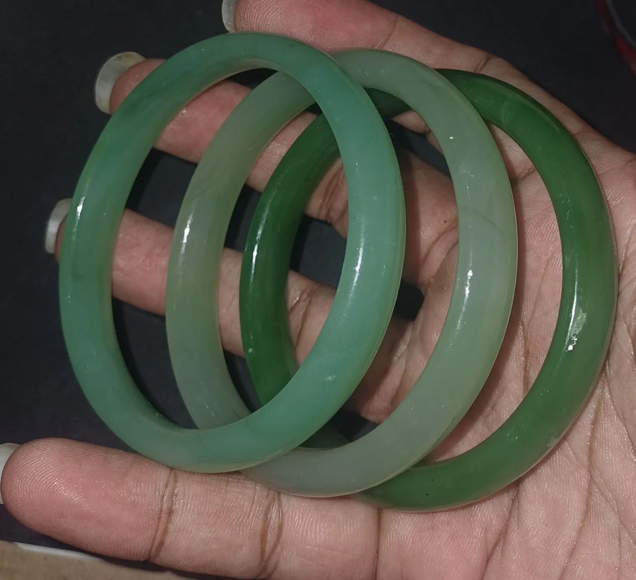 3 pulseiras de vidro e 2 de aço e madrepérola 