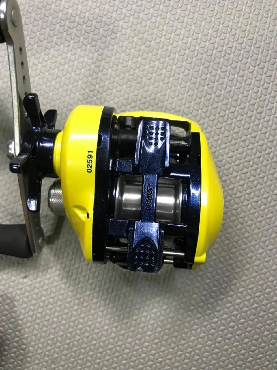 Carretilha Shimano Bay Game 300 Type G manivela direita - Esportes