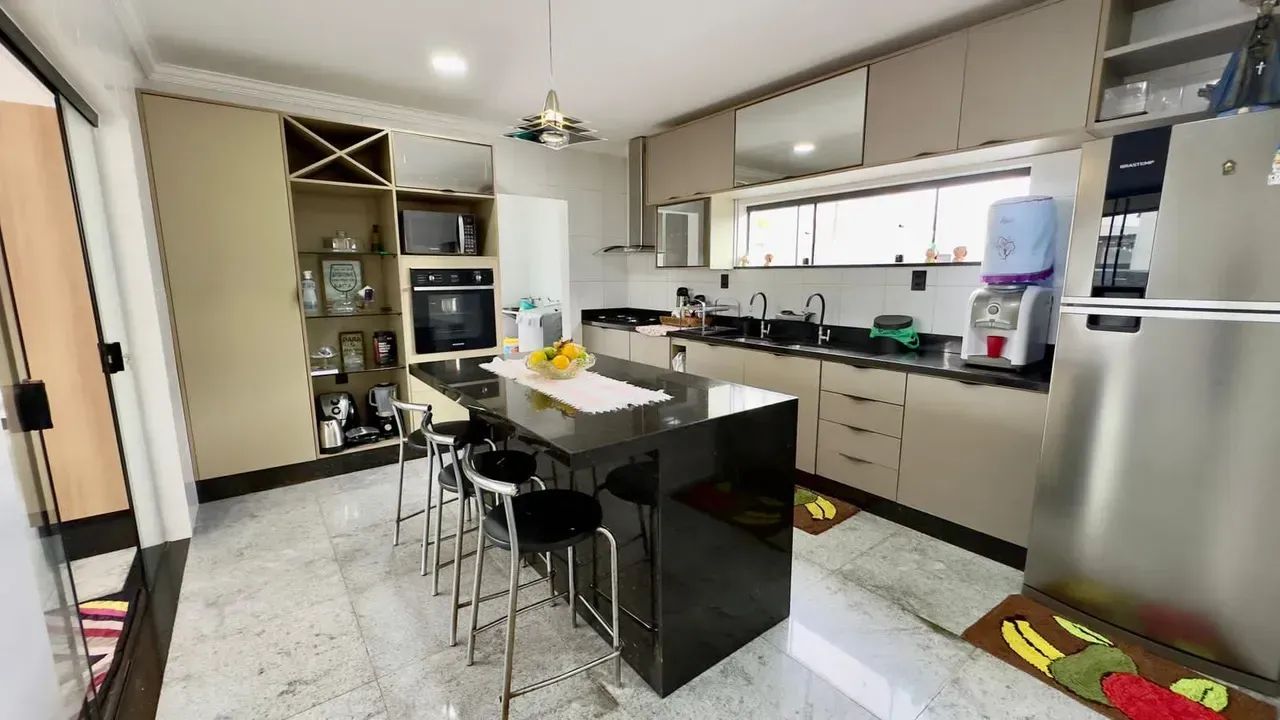 LINDÍSSIMA CASA NO MONTENEGRO BOULEVARD - Foto 4