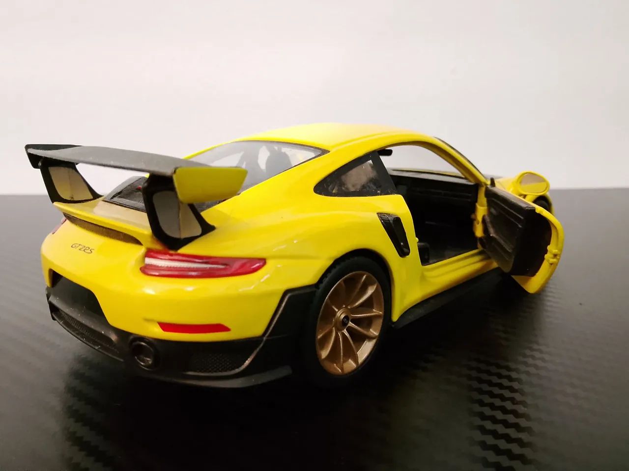 Miniatura Porsche 911 gt2 1:24 - Foto 5