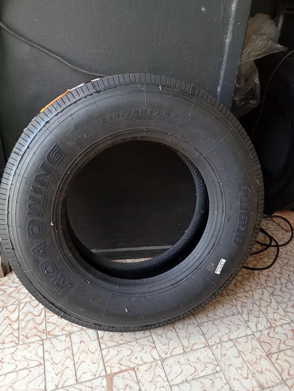 PNEUS DE CAMINHÃO MERCEDINHA E VOLKSWAGEN NOVOS ARO 17.5 