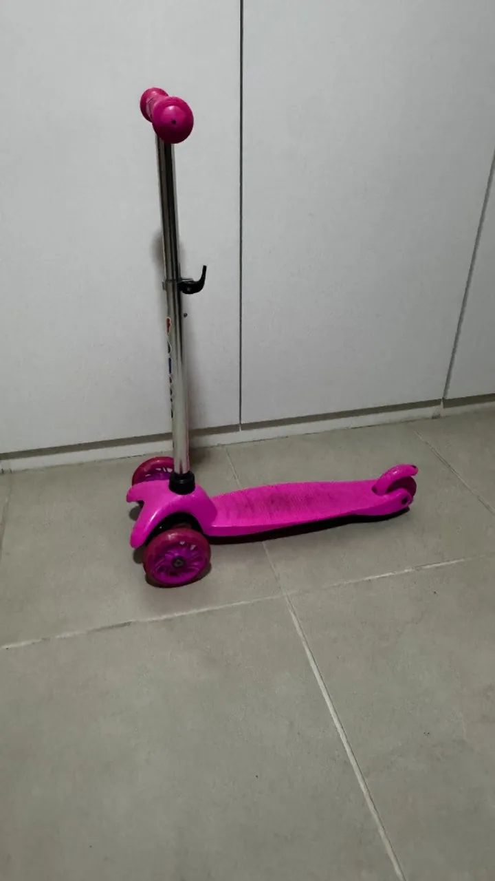 Patinete Infantil - 3 Rodas e Com Led Rosa - Foto 2