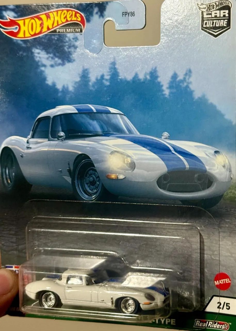 Miniatura Hot Wheels Premium Jaguar E-Type 1:64 - Foto 2